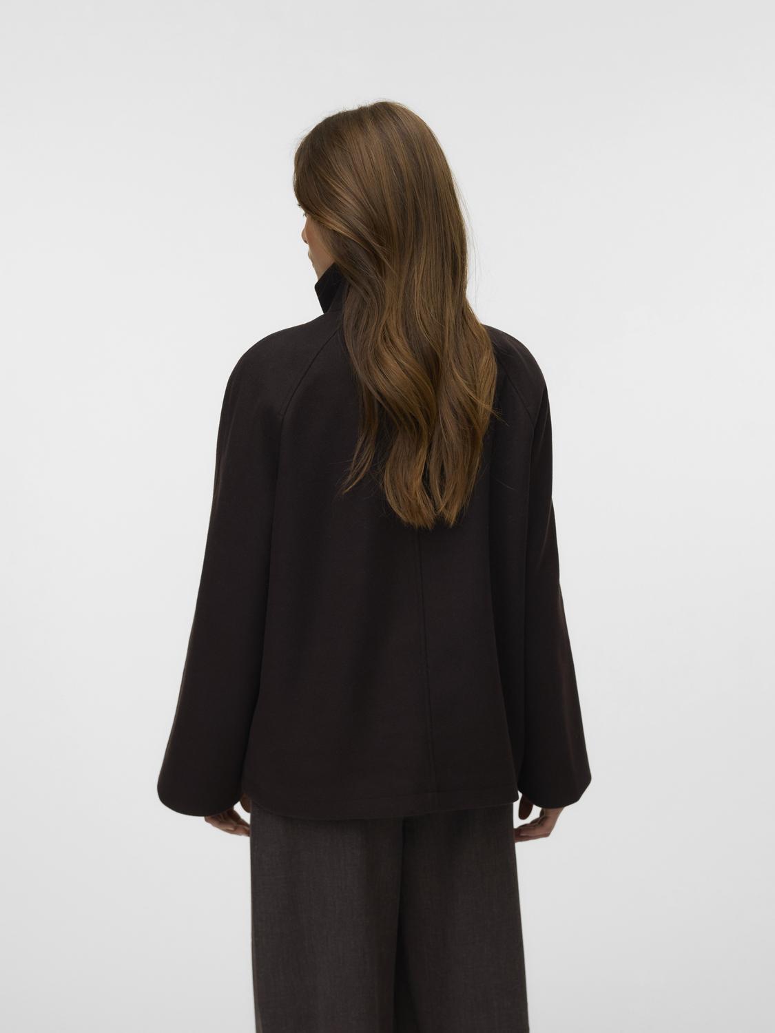 model_shot-back